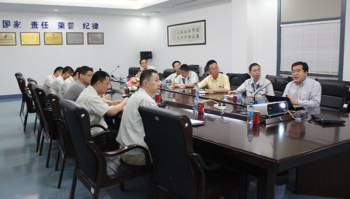 20130513-同濟大學翟繼衛(wèi)教授蒞臨火炬電子參觀指導工作.jpg